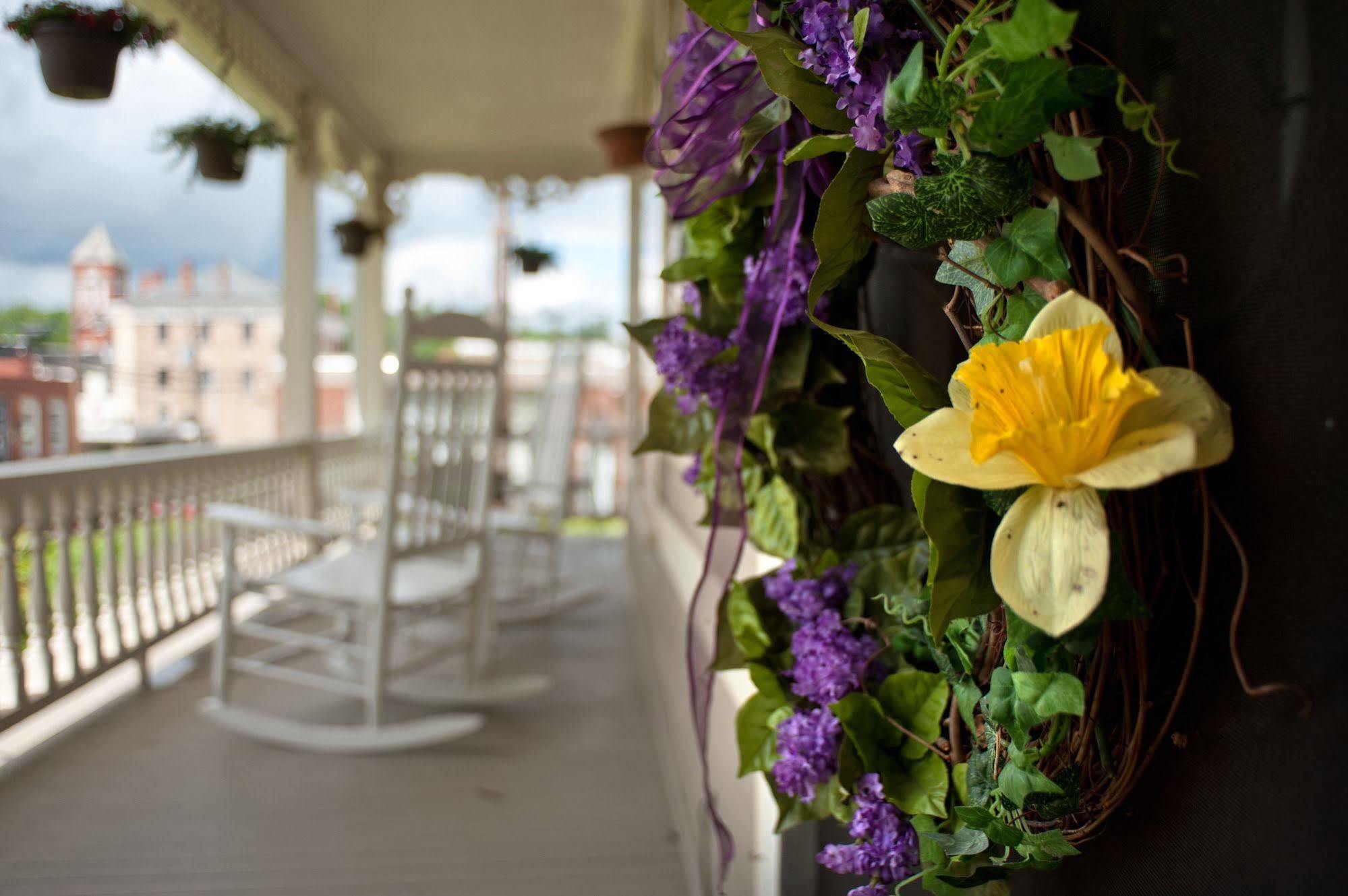 The Historic Morris Harvey House Bed & Breakfast Fayetteville Exterior photo